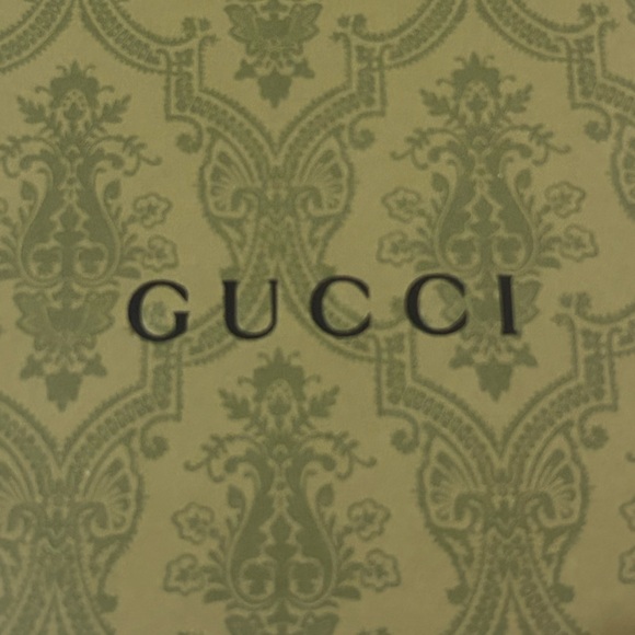 Gucci Clutch with crossbody silver chain strap, insert and authentic box - Picture 13 of 16